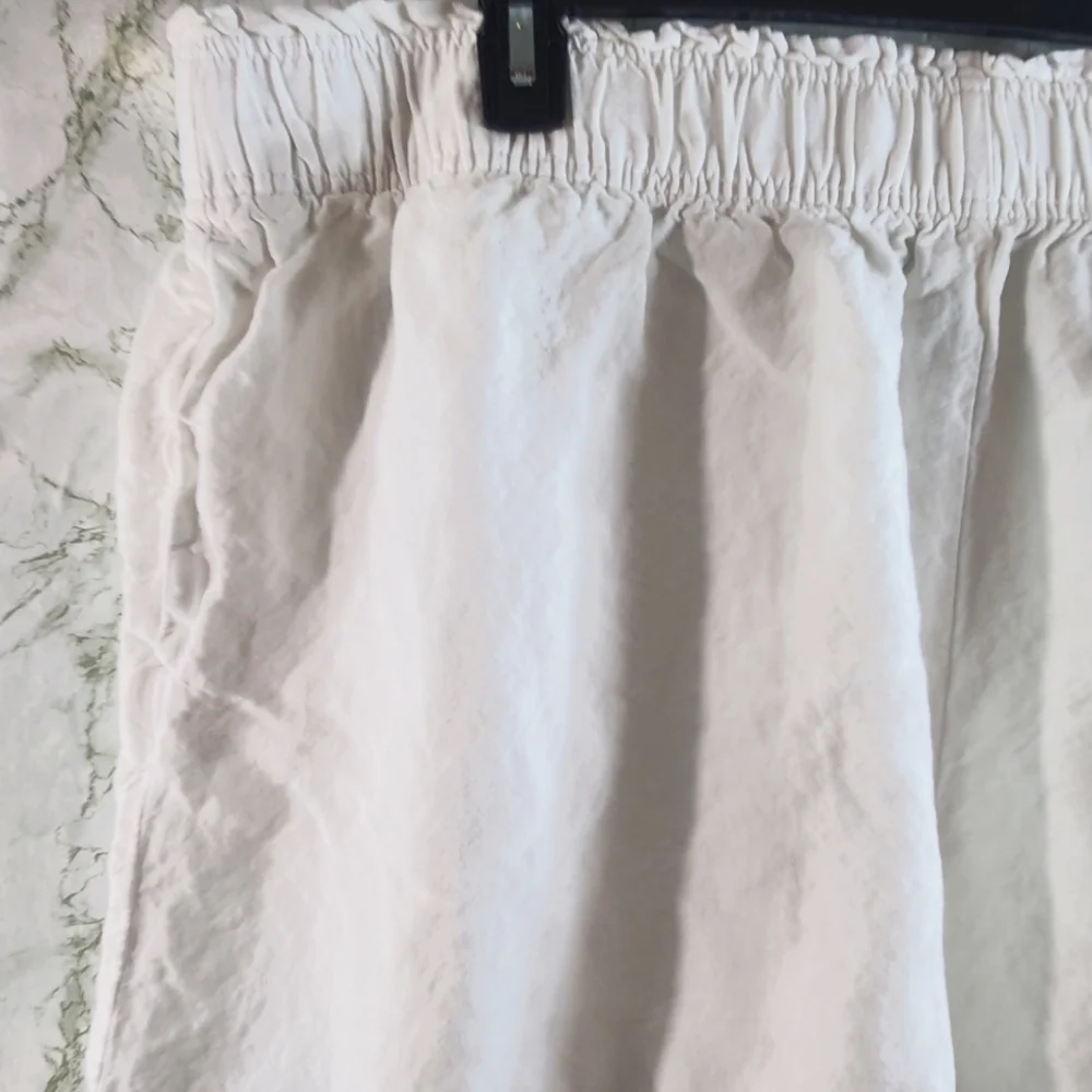 H & M White Linen Blend Shorts